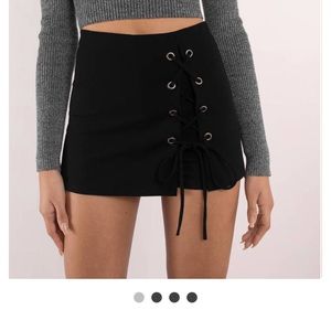 TOBI REBECKA BLACK LACE UP MINI SKORT